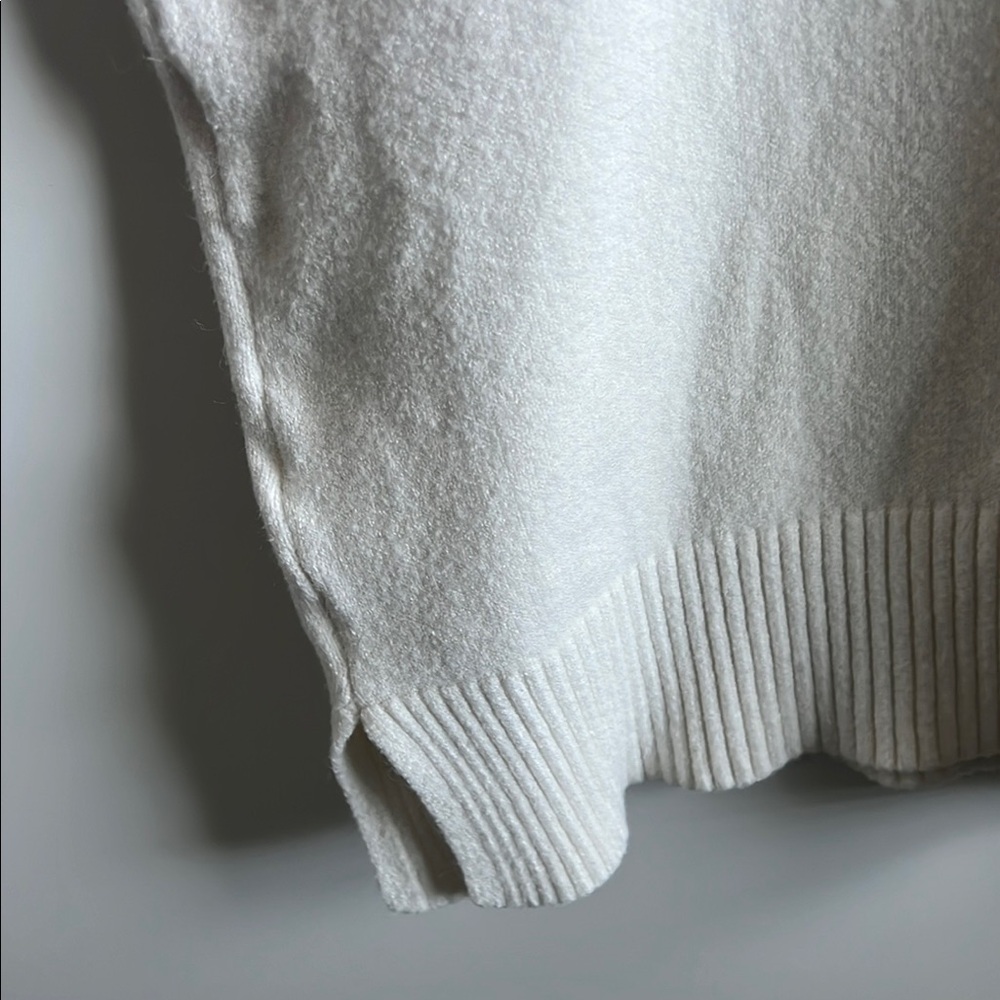 White Sleeveless Turtleneck Sweater - Picture 4 of 6